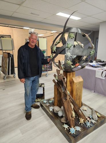 jim with sculpture 370x500